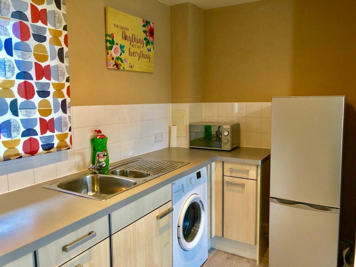 2 Bedrooms Modern Apartment, Lounge, Full Kitchen, Balcony, 5 Minutes Stratford Station London Eksteriør billede