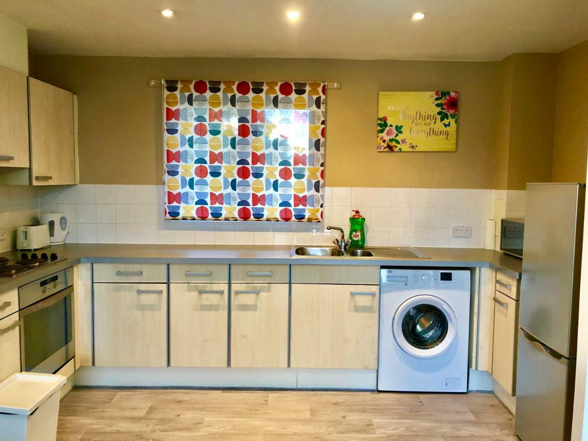 2 Bedrooms Modern Apartment, Lounge, Full Kitchen, Balcony, 5 Minutes Stratford Station London Eksteriør billede