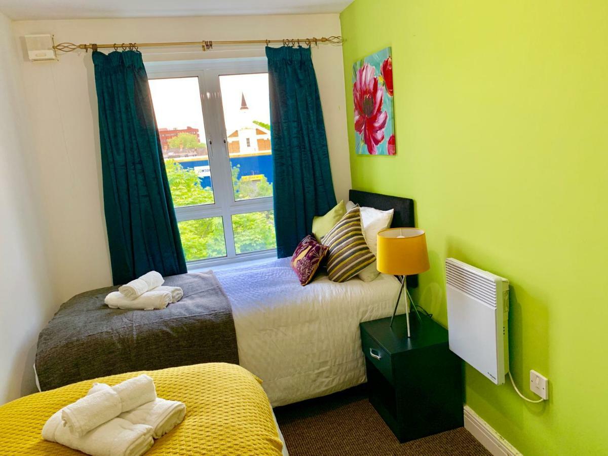 2 Bedrooms Modern Apartment, Lounge, Full Kitchen, Balcony, 5 Minutes Stratford Station London Eksteriør billede