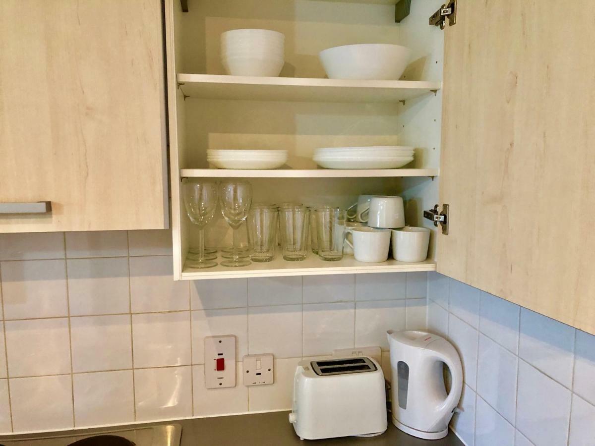 2 Bedrooms Modern Apartment, Lounge, Full Kitchen, Balcony, 5 Minutes Stratford Station London Eksteriør billede