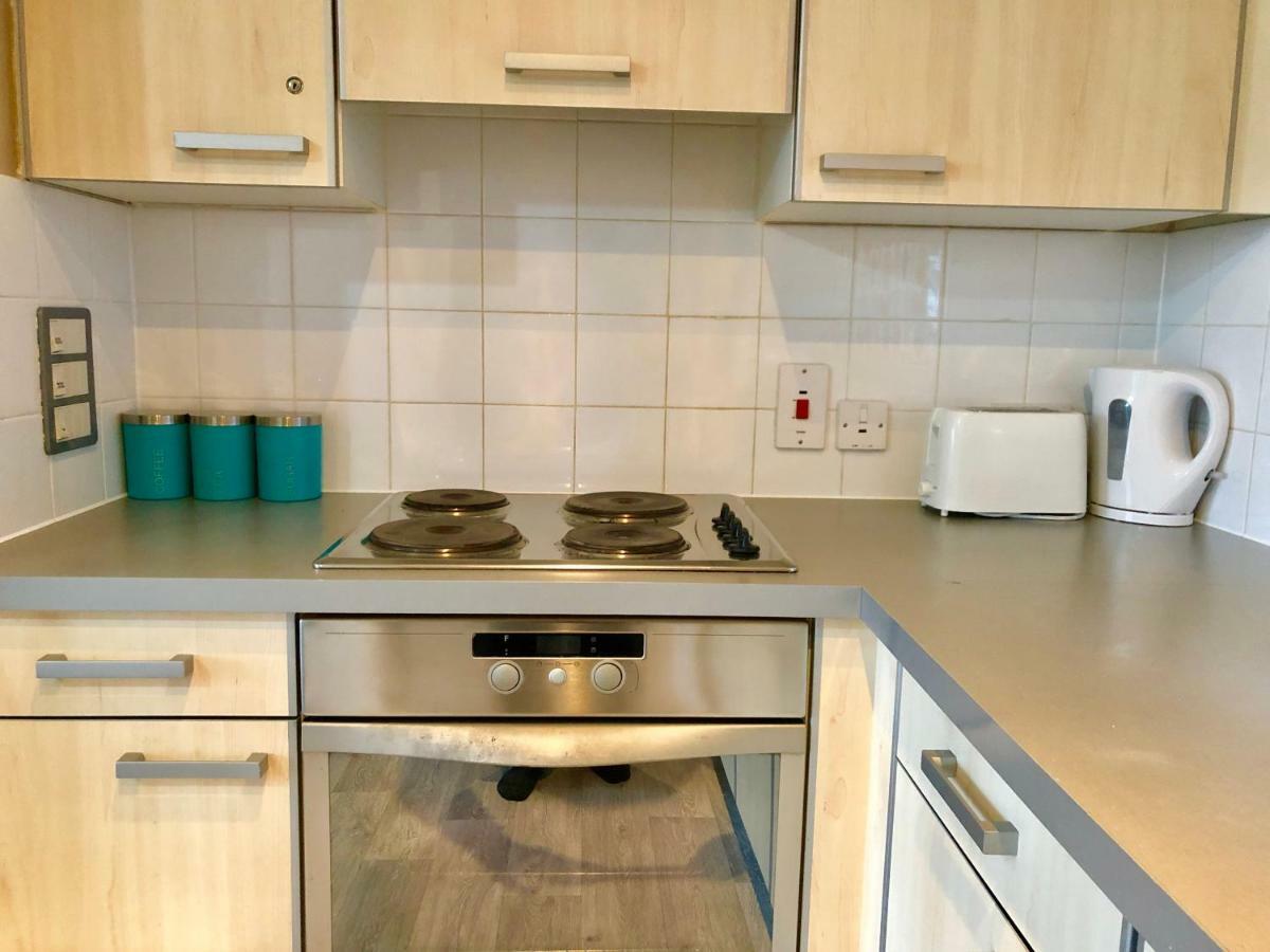 2 Bedrooms Modern Apartment, Lounge, Full Kitchen, Balcony, 5 Minutes Stratford Station London Eksteriør billede