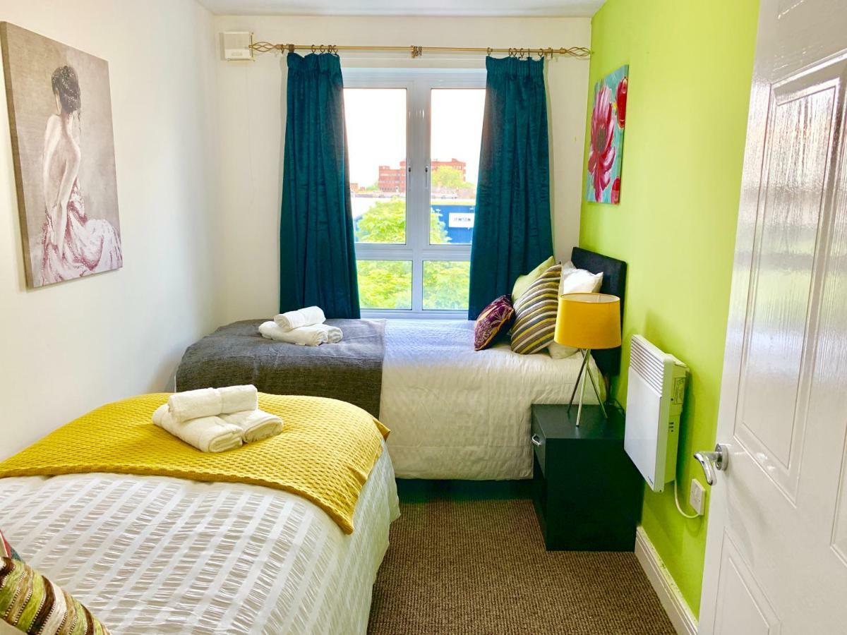 2 Bedrooms Modern Apartment, Lounge, Full Kitchen, Balcony, 5 Minutes Stratford Station London Eksteriør billede