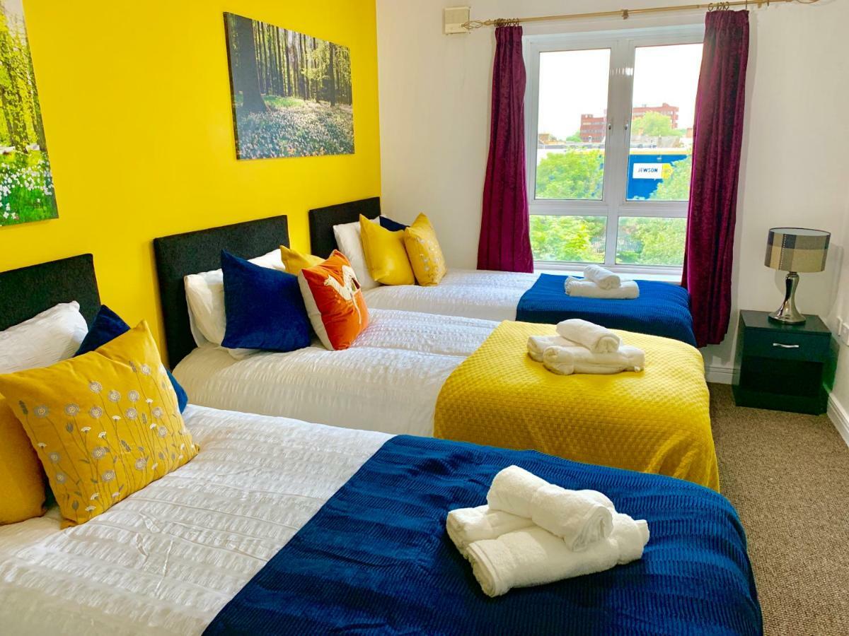 2 Bedrooms Modern Apartment, Lounge, Full Kitchen, Balcony, 5 Minutes Stratford Station London Eksteriør billede