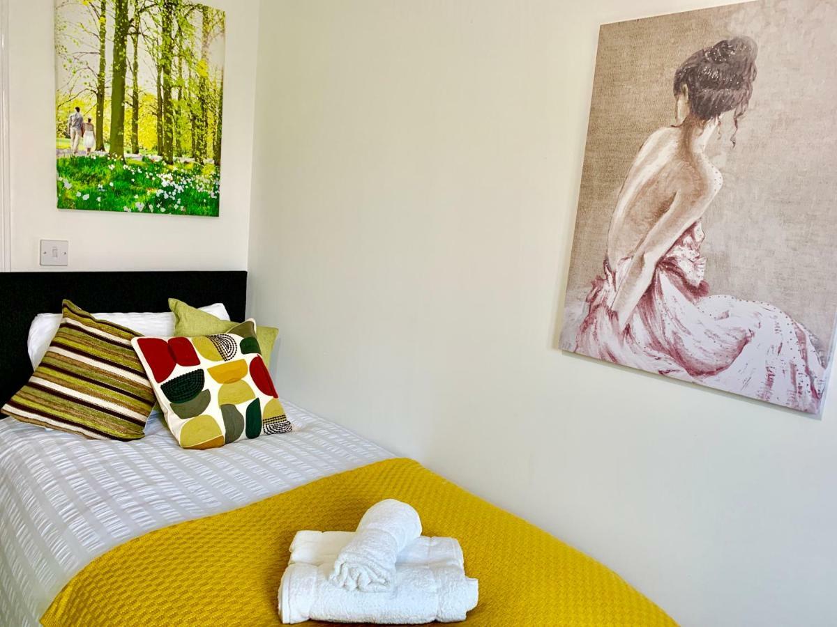 2 Bedrooms Modern Apartment, Lounge, Full Kitchen, Balcony, 5 Minutes Stratford Station London Eksteriør billede